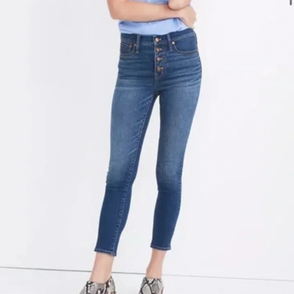 Madewell 9” Mid Rise Skinny Cropped Button Down Jeans in Medium Wash Size 25